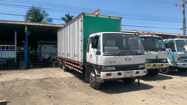 6ล้อ เครื่อง 195 แรง ยาว 7.20 ตู้ 10 บานรถสวย ราคาต่อรองนิดหน่อย