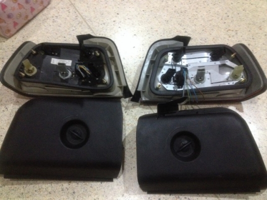ไฟท้าย BMW E36 ฝาปิดหลังหลอดไฟครบของเก่าญี่ีปุ่นเเท้สภาพตามรูป