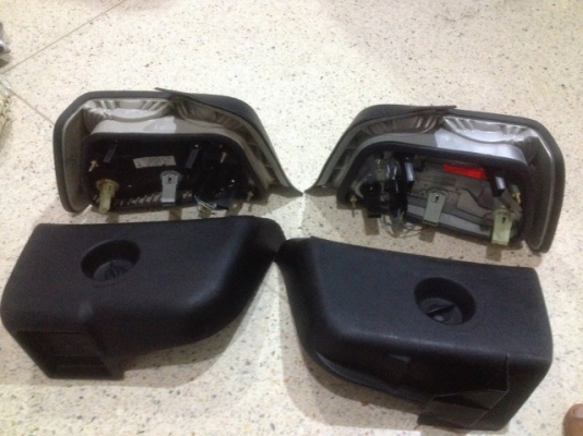 ไฟท้าย BMW E36 ฝาปิดหลังหลอดไฟครบของเก่าญี่ีปุ่นเเท้สภาพตามรูป