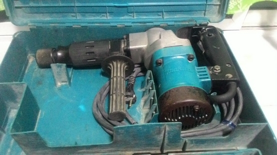 เครื่องสกัดคอนกรีต makita hm 0810 (แท้) สภาพดีพร้อมใช้งานครับ