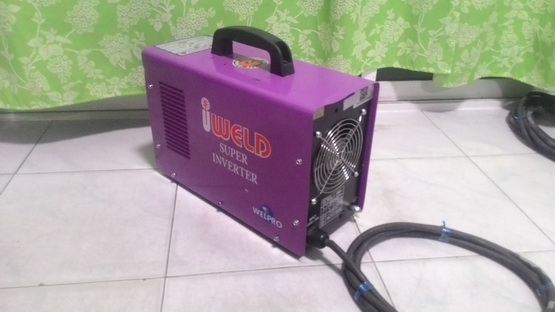 เครื่องเชื่อมระบบอินเวอร์เตอร์ IWELD MMA  200a  สภาพดีผ่านการใช้งานมาน้อยมากๆ อุปกรณ์สายเชื่อมครบพร้อมใช้