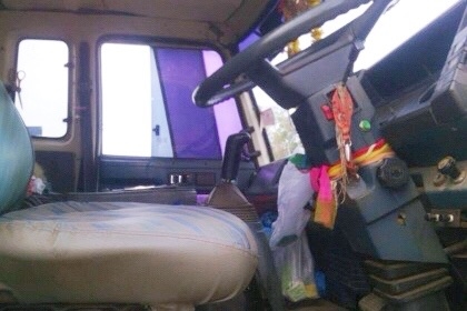 ISUZU ROCKY FXZ 240 HP 6SD1 สิบล้อดั๊มพ์ 2 เพลา ร็อกหัวขาว กระบะดั๊มพ์เหล็ก 12 ตันของสามมิตรลอนนอนสภาพดีสวยพร้อมบรรทุกหนักได้เลยครับ เครื่องยนต์แรงดีไม่มีเยิ้มมีสโลว์ครบพร้อม ภายในเก๋งคอนโซลครบพร้อมพื้นมีผุบ้างตามสภาพครับ พวงมาลัยเพาเวอร์ ระบบเบรคทริ๊ปฟี้