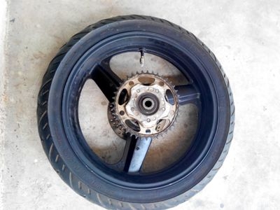 ขายล้อแม็ก 18x4.5 ถอดออกจาก honda CBR 400 CCพร้อมเสตอและ จานเบรค