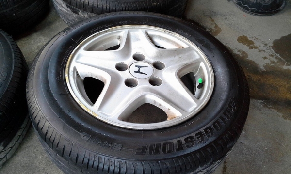 ขายล้อ 15" 5/114.3 พร้อมยางปี 11 ทั้งชุด 3.500