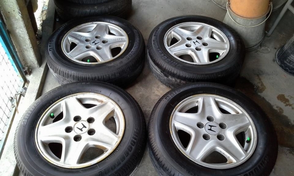 ขายล้อ 15" 5/114.3 พร้อมยางปี 11 ทั้งชุด 3.500