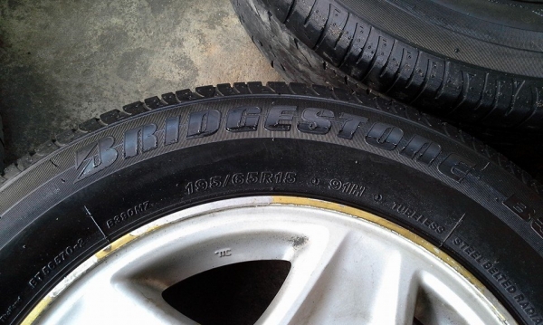 ขายล้อ 15" 5/114.3 พร้อมยางปี 11 ทั้งชุด 3.500