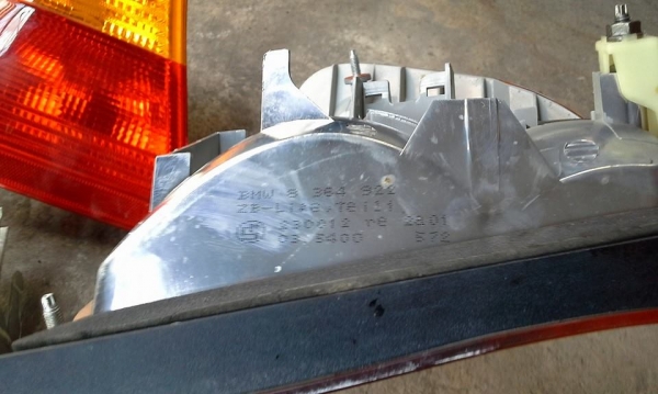 ขายไฟท้าย+ไฟมุม+ไฟแก้ม  ของ BMW E46 ราคา 1500 ให้หมด