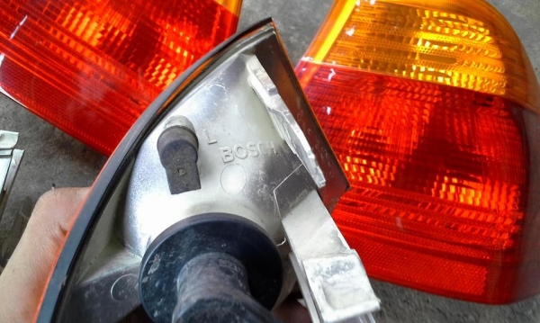 ขายไฟท้าย+ไฟมุม+ไฟแก้ม  ของ BMW E46 ราคา 1500 ให้หมด