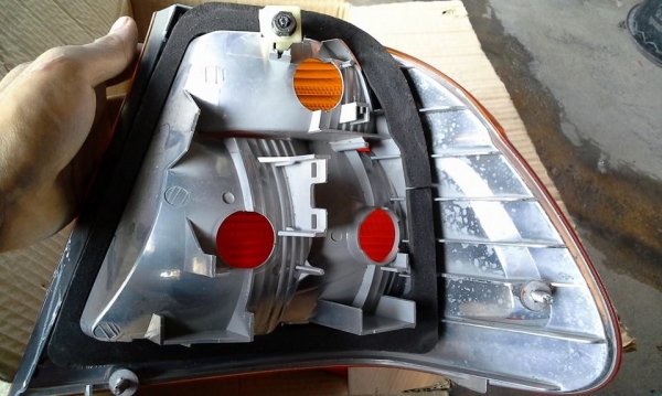 ขายไฟท้าย+ไฟมุม+ไฟแก้ม  ของ BMW E46 ราคา 1500 ให้หมด