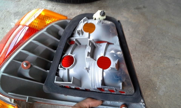 ขายไฟท้าย+ไฟมุม+ไฟแก้ม  ของ BMW E46 ราคา 1500 ให้หมด