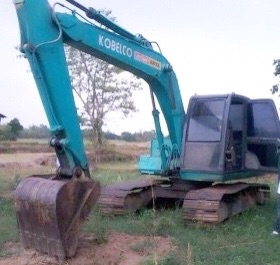KOBELCO MARK II SK 120 รถบอดี้สวยพร้อมทำงานได้เลยครับ เครื่องยนต์เดิมๆปั๊มเดิมไม่มีเยิ้มทำงานไม่โหลดครับ ภายในเก๋งสะอาดสวยใช้งานง่ายคล่องตัวดี ภายนอกบูมอาร์มสวยมากไม่มีปะ ช่วงล่างแน่นดี เฟลมสวยไม่ผุ โรลเลอร์โซ่ใบแทรกสภาพดีประมาณ 60\% พร้อมใช้งาน เอกสารสัญญ