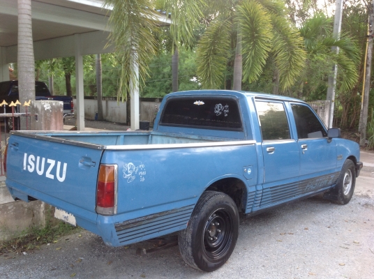 ..อีซูซุ เคบีสี่ประตู เครื่อง 2200 พวงมาลัยเพาเวอร์ ใช้ในครอบครัว เข้าไร่ เข้าสวนสุด จาคุ้มคับ ..อีซูซุ เคบีสี่ประตู เครื่อง 2200 พวงมาลัยเพาเวอร์ ใช้ในครอบครัว เข้าไร่ เข้าสวนสุด จาคุ้มคับ