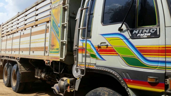 ขายรถ 10 ล้อ 2 เพลา กระบะเนียมดั้ม HINO 3 M รถสวยเดิมๆ ราคา.1150000 ต่อรอง สนใจรีบจองด่วน