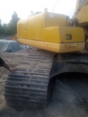 ขายรถแบคโค KOMATSU PC 200-8 ทำงานน้อย เอกสารอิมวอย ราคา2100000 ต่อรอง สนใจโทร
