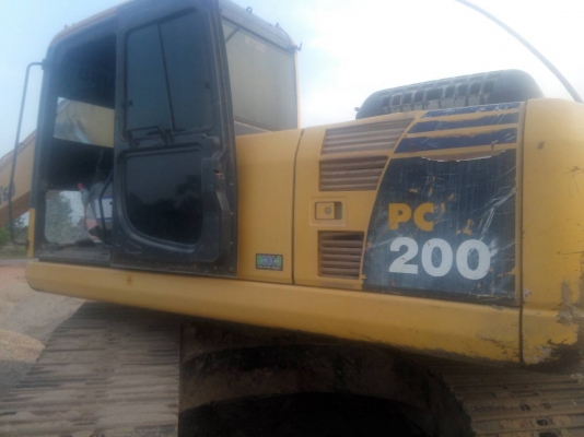 ขายรถแบคโค KOMATSU PC 200-8 ทำงานน้อย เอกสารอิมวอย ราคา2100000 ต่อรอง สนใจโทร