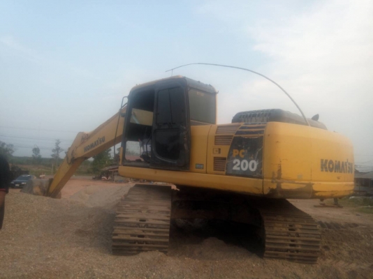 ขายรถแบคโค KOMATSU PC 200-8 ทำงานน้อย เอกสารอิมวอย ราคา2100000 ต่อรอง สนใจโทร