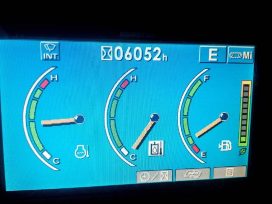 ขายรถแบคโค KOMATSU PC 200-8 ทำงานน้อย เอกสารอิมวอย ราคา2100000 ต่อรอง สนใจโทร