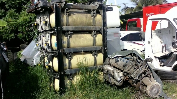 ด่วนๆขายเหมา2คันคู่ รถอุบัติเหตุพร้อมเล่มทะเบียน isuzu fvm 24 0   ฌ