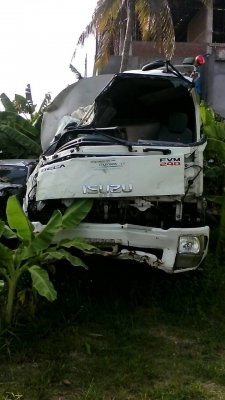 ด่วนๆขายเหมา2คันคู่ รถอุบัติเหตุพร้อมเล่มทะเบียน isuzu fvm 24 0   ฌ