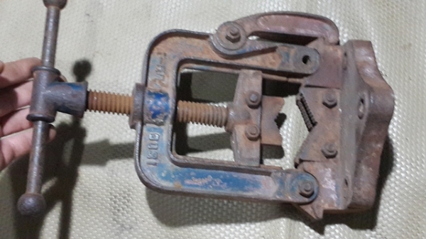 ปากกาจับท่อ แบบตั้งโต๊ะ