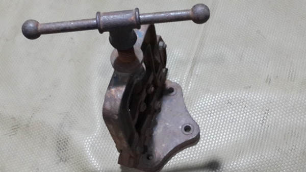 ปากกาจับท่อ แบบตั้งโต๊ะ