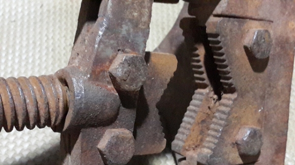 ปากกาจับท่อ แบบตั้งโต๊ะ