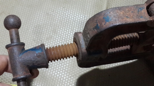 ปากกาจับท่อ แบบตั้งโต๊ะ