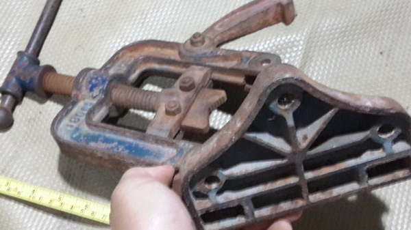 ปากกาจับท่อ แบบตั้งโต๊ะ