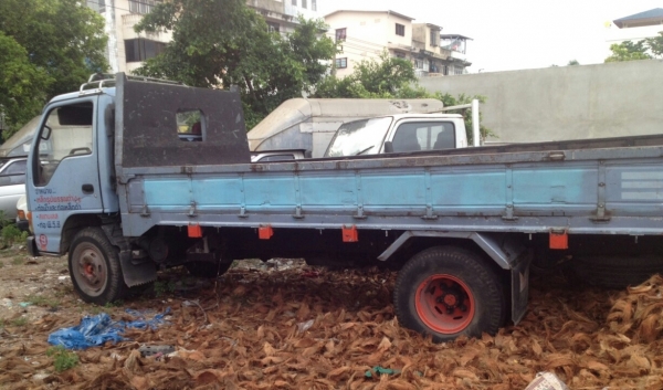 หกล้อ อีซูชุ NPR120ฝาขาว  ยาว 5เมตร รถห้างแท้ สภาพพร้อมใช้งาน เล่ม ทะเบียนพร้อมโอน  ราคา 385,000 ราคาเบาๆ ครับ