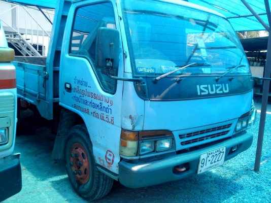 หกล้อ อีซูชุ NPR120ฝาขาว  ยาว 5เมตร รถห้างแท้ สภาพพร้อมใช้งาน เล่ม ทะเบียนพร้อมโอน  ราคา 385,000 ราคาเบาๆ ครับ