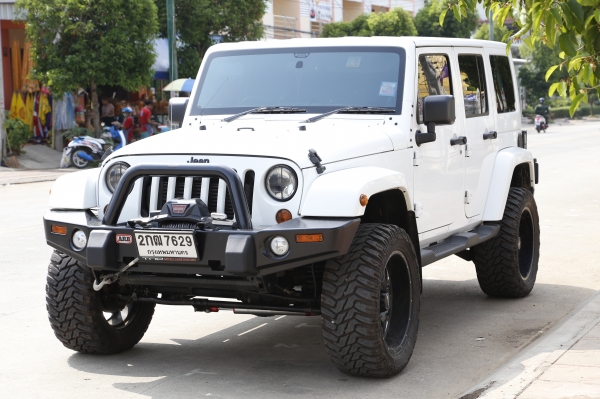 JEEP Wrangler Overland 2.8 ดีเซล สีขาว ปี2013 5ประตู