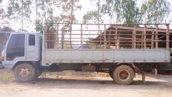 ISUZU ROCKY FRR 175 HP 6BG1 หกล้อบรรทุก กระบะคอกเหล็กความยาว 6 เมตรสภาพสวยพร้อมใช้งานได้เลย เครื่องยนต์แรงดีไม่มีเยิ้ม ภายในเก๋งคอนโซลสวยครบ พวงมาลัยเพาเวอร์ เบรคลม ช่วงล่างใหญ่คัชซีไม่มีบวม ยาง 9.00 ขอบ 20 สภาพดีประมาณ 65\% เอกสารทะเบียนครบพร้อม ราคาต่อรอ