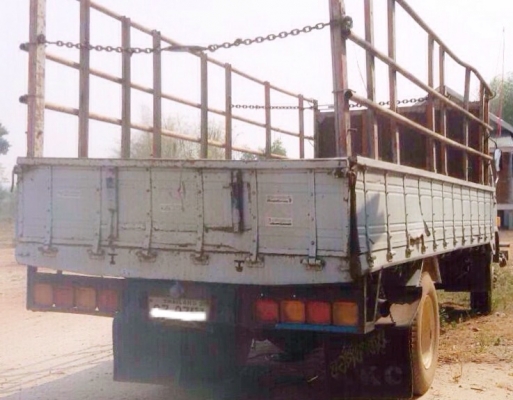 ISUZU ROCKY FRR 175 HP 6BG1 หกล้อบรรทุก กระบะคอกเหล็กความยาว 6 เมตรสภาพสวยพร้อมใช้งานได้เลย เครื่องยนต์แรงดีไม่มีเยิ้ม ภายในเก๋งคอนโซลสวยครบ พวงมาลัยเพาเวอร์ เบรคลม ช่วงล่างใหญ่คัชซีไม่มีบวม ยาง 9.00 ขอบ 20 สภาพดีประมาณ 65\% เอกสารทะเบียนครบพร้อม ราคาต่อรอ