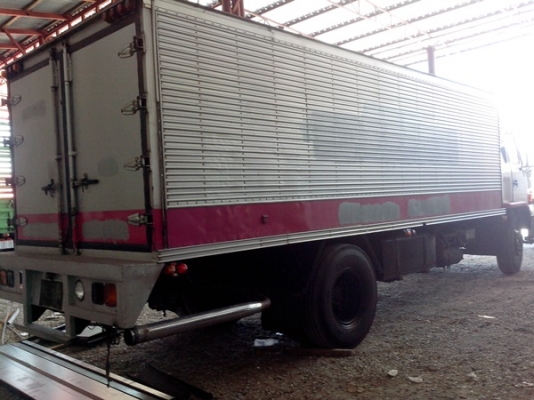 ขายรถบรรทุกหกล้อตู้แห้งอีซูซูร็อคกี้เครื่อง 220 แรงม้า 6HH1แน่นมากๆๆ