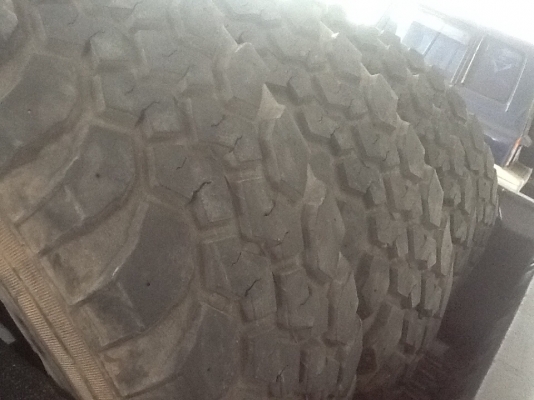 ยาง mud maxxis 265/75/16 ปี 08 ยาง mud maxxis 265/75/16 ปี 08