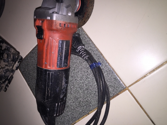 ขายหินเจียขนาดใบ4นิ้วยี่ห้อMaktec+สว่าน3หุนซ้ายขวาพร้อมใช้งานคับ