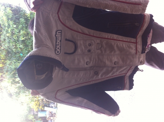 ขุดเสื้อและกางเกง Gold Win เสื่อและกางเกงอย่างดีกันลมกันหนาว