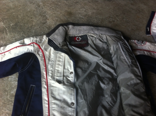 ขุดเสื้อและกางเกง Gold Win เสื่อและกางเกงอย่างดีกันลมกันหนาว