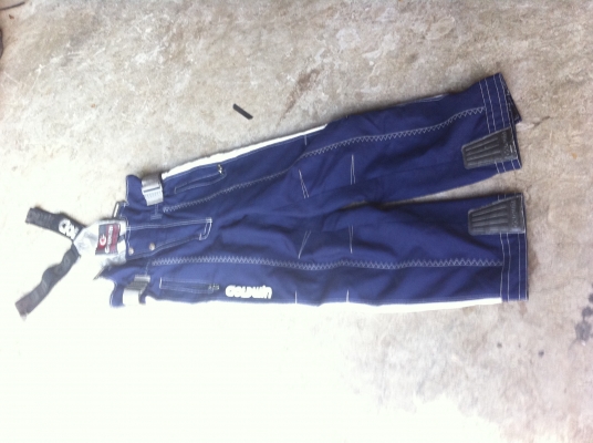 ขุดเสื้อและกางเกง Gold Win เสื่อและกางเกงอย่างดีกันลมกันหนาว