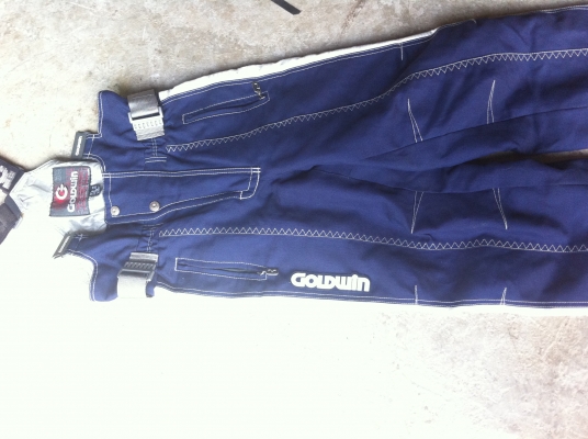 ขุดเสื้อและกางเกง Gold Win เสื่อและกางเกงอย่างดีกันลมกันหนาว