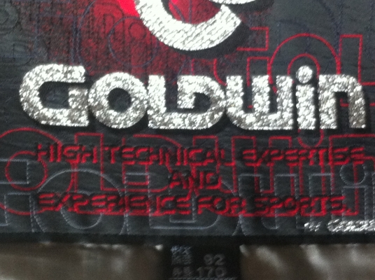 ขุดเสื้อและกางเกง Gold Win เสื่อและกางเกงอย่างดีกันลมกันหนาว