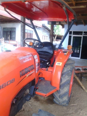 ขายรถไถ KUBOTA L3608 สภาพดีใช้งานได้ 800ชม.สนใจโทร 090-8588220คุณนะ 093-3258446คุณบิว ID:narong498 หรือ www.truck.in.th/498 หรือเพจFacebook ณรงค์ ซื้อขายรถมือสอง (เว็บไซต์ส่วนตัว)