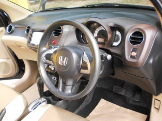 HONDA BRIO 1.2 V ปี2013 วิ่งน้อย 8,xxxkm.