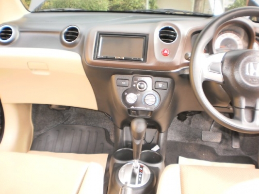 HONDA BRIO 1.2 V ปี2013 วิ่งน้อย 8,xxxkm.