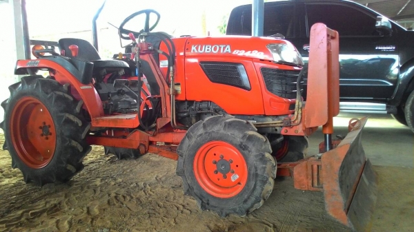 ขายรถไถ KUBOTA L2420 พร้อมดันหน้า ราคา 175,000 อ.แกลง จ.ระยอง  สอบถาม 0818618678  ID Line = carbonthai