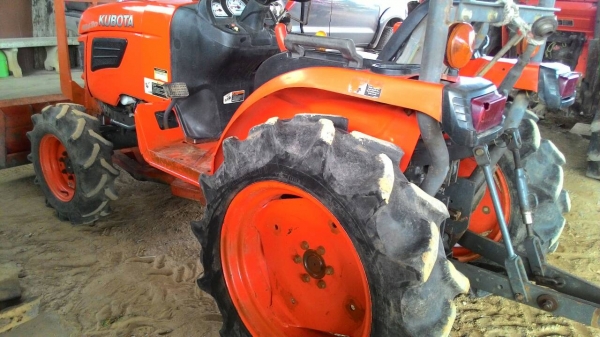 ขายรถไถ KUBOTA L2420 พร้อมดันหน้า ราคา 175,000 อ.แกลง จ.ระยอง  สอบถาม 0818618678  ID Line = carbonthai