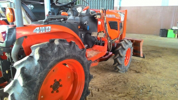 ขายรถไถ KUBOTA L2420 พร้อมดันหน้า ราคา 175,000 อ.แกลง จ.ระยอง  สอบถาม 0818618678  ID Line = carbonthai
