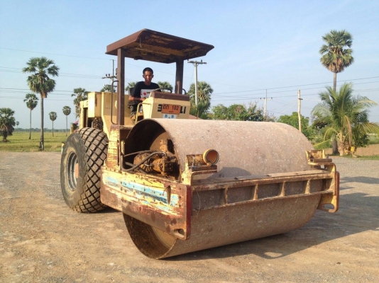 ขายรถบด ขนาด 10 ตัน 2 เพลา สภาพดี พร้อมใช้ เล่มทะเบียน ราคา.650000 สนใจโทร