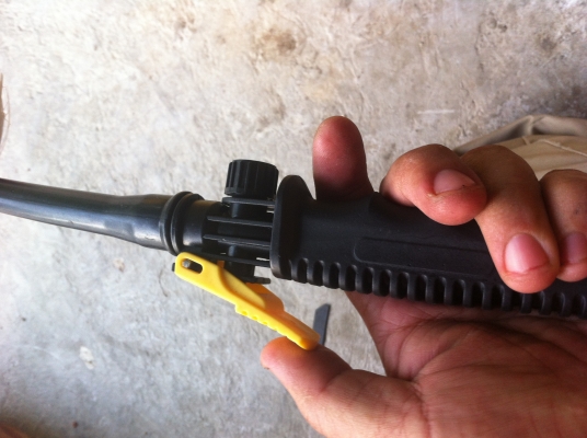 ถังฉีดน้ำอัดแรงดันแบบไม่ใข้ไฟฟ้าจากญี่ปุ่นพร้อมห้วฉีดแบบแปรงและหัวฉีดแบบรวม