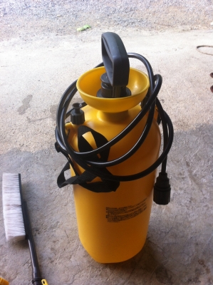 ถังฉีดน้ำอัดแรงดันแบบไม่ใข้ไฟฟ้าจากญี่ปุ่นพร้อมห้วฉีดแบบแปรงและหัวฉีดแบบรวม